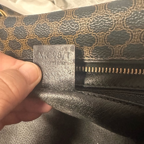 Celine duffle with lock and key- very good condition- very little wear - Picture 4 of 8